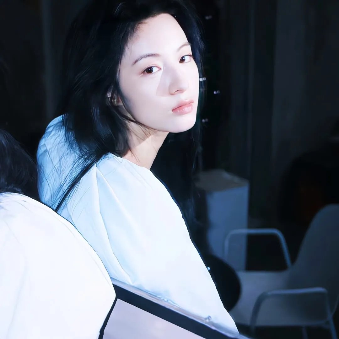 伊娜:初生之犊 封面